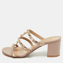Valentino: Бежевые сандалии  Rockstud