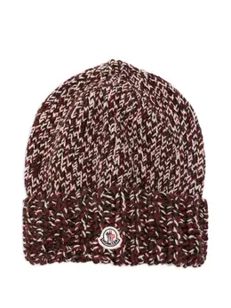 Moncler: Красная шапка 