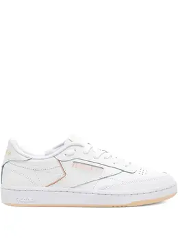 Reebok: Белые кроссовки  Club C 85