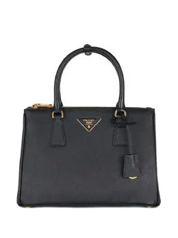 Prada: Чёрная сумка 