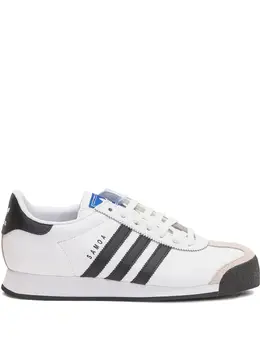 adidas: Белые кроссовки 