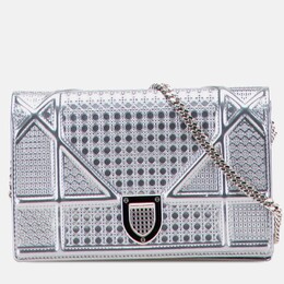 Dior: Серебристый кошелёк 