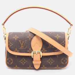 Louis Vuitton: Коричневая сумка 