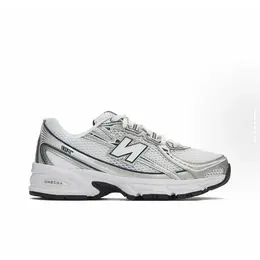 New Balance: Серебристые кроссовки 