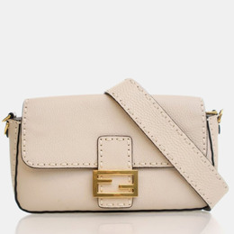 Fendi: Бежевая сумка  Baguette