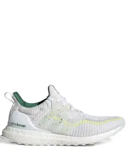 adidas: Белые кроссовки  UltraBoost DNA