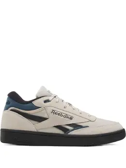 Reebok: Бежевые кроссовки  Club C Mid II