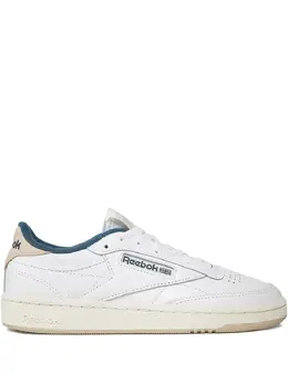 Reebok: Белые кроссовки  Club C 85