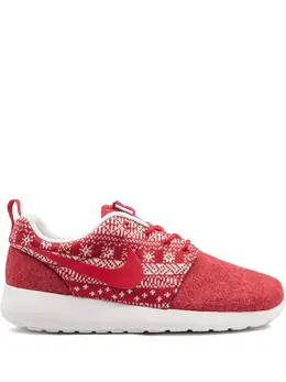 Nike: Красные кроссовки  Rosherun