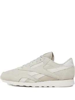 Reebok: Светлые кроссовки 
