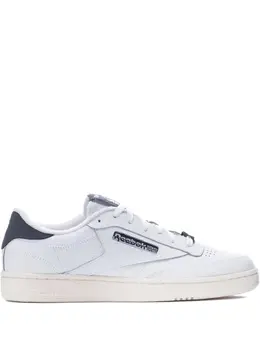 Reebok: Белые кроссовки  Club C 85