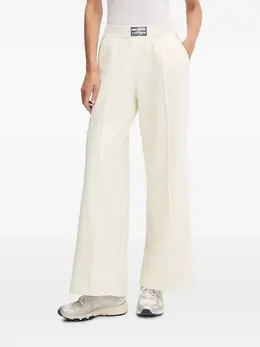 Ea7 Emporio Armani: Белые брюки 