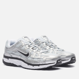 Nike: Серебристые кроссовки 
