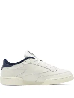 Reebok: Белые кроссовки  Club C 85