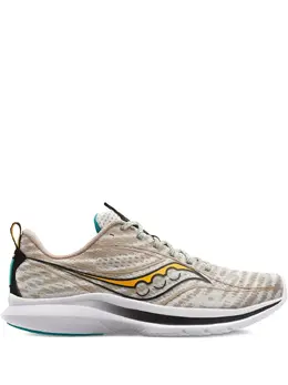 Saucony: Бежевые кроссовки  Kinvara
