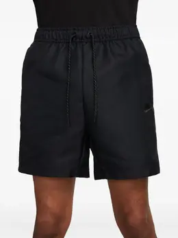 Nike: Чёрные шорты  Essentials