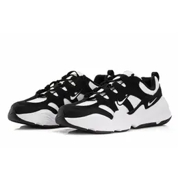 NIKE: Белые кроссовки  Tech