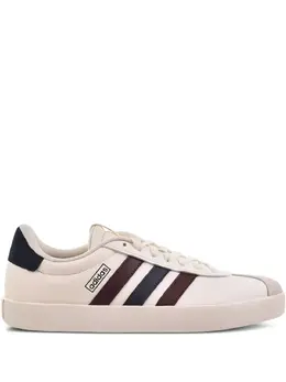 adidas: Белые кроссовки 