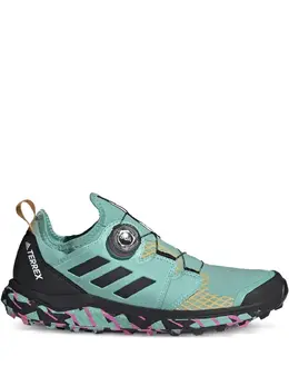 adidas: Зелёные кроссовки  Terrex