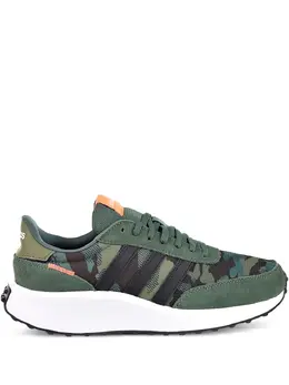 adidas: Зелёные кроссовки 