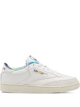 Reebok: Белые кроссовки  Club C 85