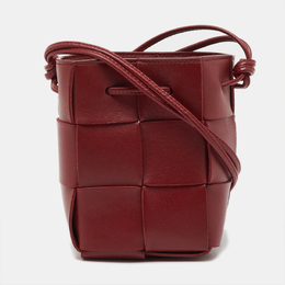 Bottega Veneta: Красная сумка  Intreccio