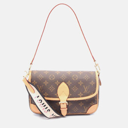 Louis Vuitton: Коричневая сумка 