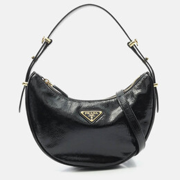 Prada: Чёрная сумка 