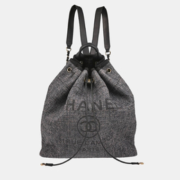 Chanel: Серый рюкзак 