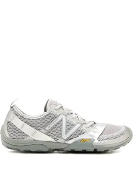 New Balance: Серебристые кроссовки 
