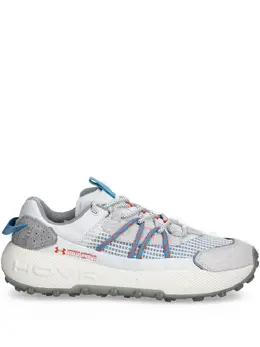 Under Armour: Светлые кроссовки 