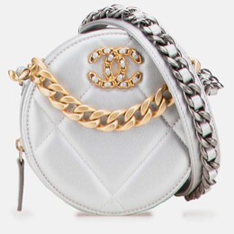 Chanel: Серебристый клатч 
