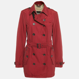 Burberry Brit: Красный плащ 