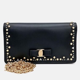 Salvatore Ferragamo: Чёрная сумка через плечо  Vara Chain