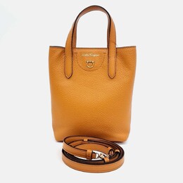 Salvatore Ferragamo: Оранжевая сумка через плечо  Gancini