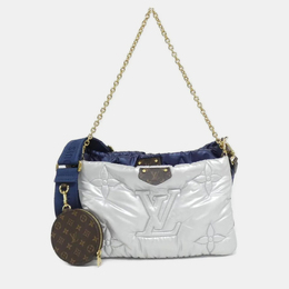 Louis Vuitton: Серебристая сумка  Pochette Accessoires