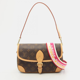 Louis Vuitton: Коричневая сумка 