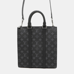 Louis Vuitton: Чёрная сумка 