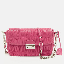 Prada: Серебристая сумка 