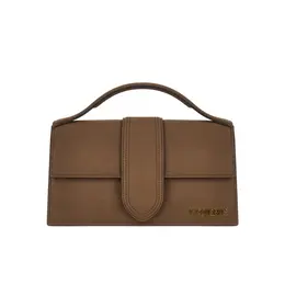 Jacquemus: Светлая сумка  Le Grand Bambino
