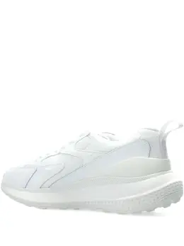 Lacoste: Белые кроссовки 
