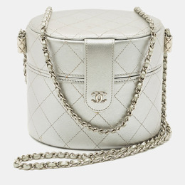 Chanel: Серебристая сумка 