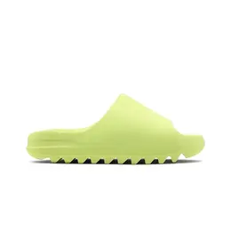 ADIDAS YEEZY: Яркие шлёпанцы 
