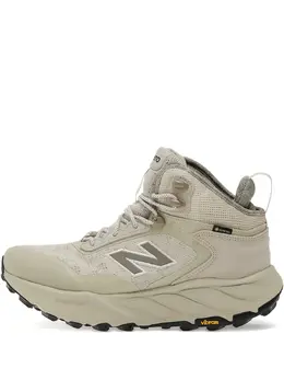 New Balance: Бежевые кроссовки  Hierro