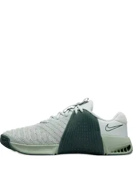 Nike: Зелёные кроссовки 