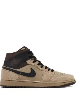 Nike: Бежевые кроссовки  Air Jordan