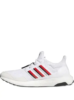 adidas: Белые кроссовки  UltraBoost