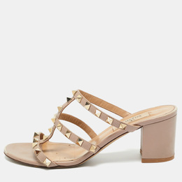 Valentino: Бежевые сандалии  Rockstud