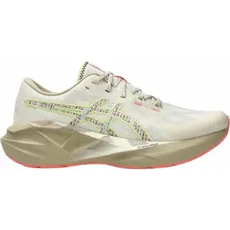ASICS: Бежевые кроссовки  Novablast