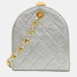 Chanel: Серебристая сумка 